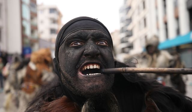 Balıkesir'in kurtuluş yıl dönümü geleneksel 'Tülütabaklar' gösterisiyle kutlandı