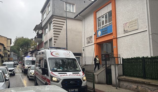 Bursa'da 6 öğrenci zehirlenme şüphesiyle hastaneye kaldırıldı