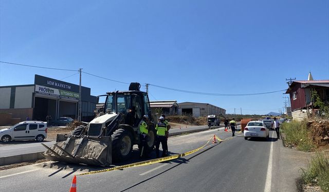 Kahramanmaraş'ta iş makinesinin çarptığı kardeşlerden biri öldü, diğeri yaralandı