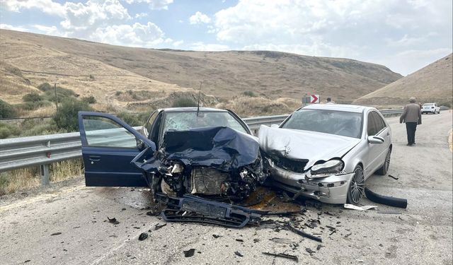 Kars'ta zincirleme trafik kazasında 7 kişi yaralandı