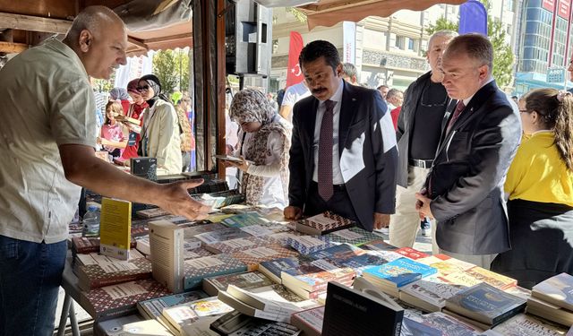 Kırşehir'de 'Ahi Kitap Fuarı' açıldı
