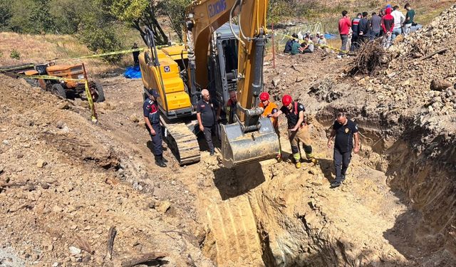 Manisa'da göçük altında kalan 2 kişi için kurtarma çalışması başlatıldı