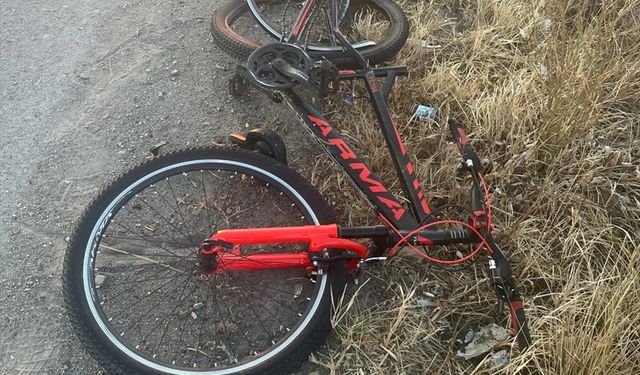 Manisa'da kamyonetin çarptığı bisikletli hayatını kaybetti