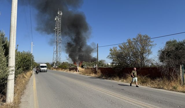 Manisa'da palet fabrikasında yangın çıktı