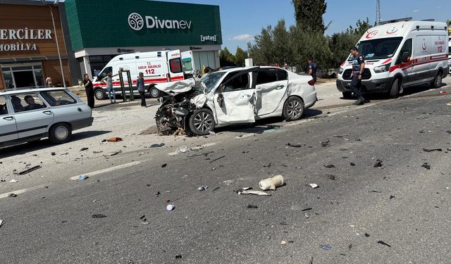 Manisa'da zincirleme trafik kazasında 1 kişi öldü, 4 kişi yaralandı
