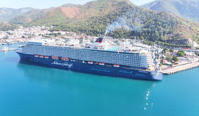 Marmaris'e 'Mein Schiff 5' kruvaziyeri ile 2 bin 600 turist geldi