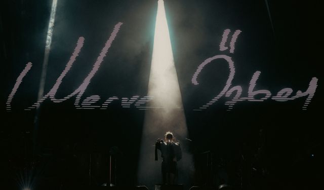 Şarkıcı Merve Özbey Bitlis'te konser verdi