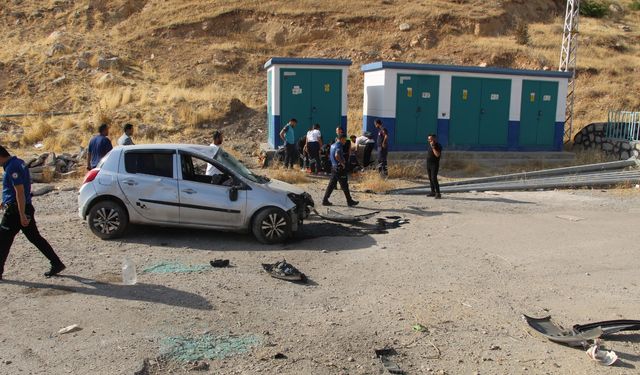 Şırnak'ta refüje çarpan otomobildeki anne ve bebeği ağır yaralandı