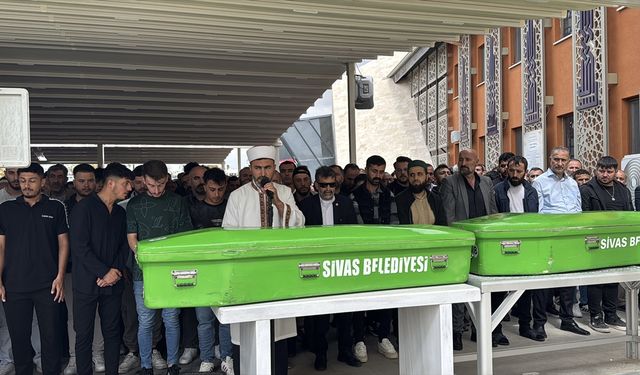 Sivas'ta park halindeki otomobilde yaşanan patlamada 3 çocuktan 1'i öldü, 2'si yaralandı