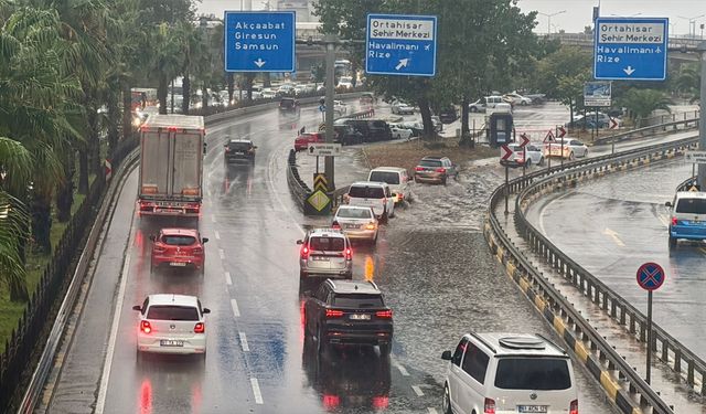 Trabzon'da sağanak etkili oldu