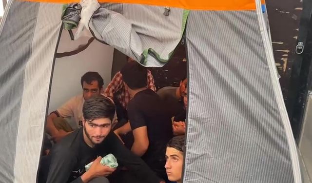 Amasya’da tırdaki kamp çadırlarında 17 kaçak göçmen yakalandı