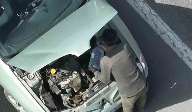 Aracı arızalanmış gibi davranan ehliyetsiz sürücü polisin dronlu takibi ile yakalandı