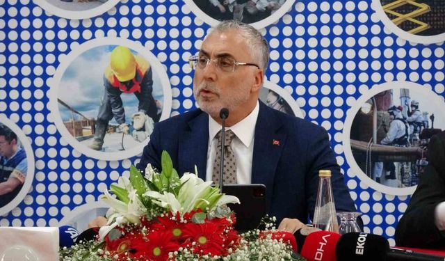 Bakan Işıkhan: "Birileri parti binalarında koltuk kavgası yaparken biz Türkiye’yi adım adım dolaşıyoruz"