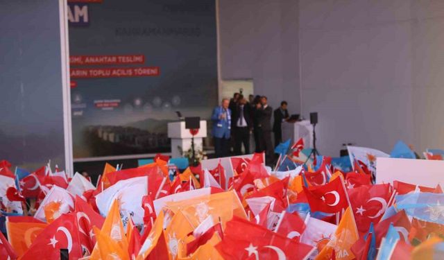 Cumhurbaşkanı Erdoğan: "Yılbaşına kadar deprem bölgemizde 453 bin bağımsız bölümü tamamlamak niyetindeyiz"