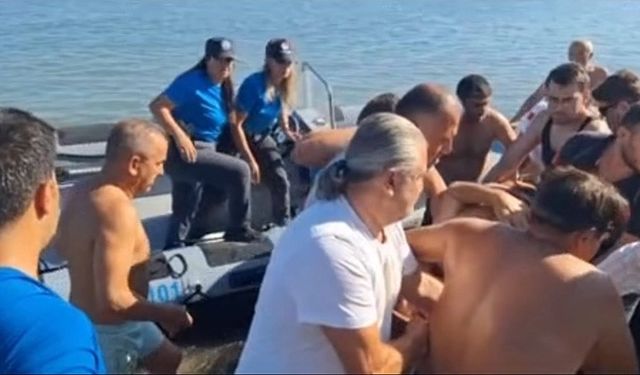 Denizde yüzdüğü esnada beyin kanaması geçiren vatandaşı deniz polisi kurtardı