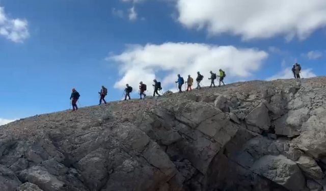 Doğaseverlerin yeni gözdesi Yüksekova dağları
