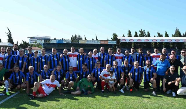 Futbolun efsaneleri Karacabey için sahaya çıktı