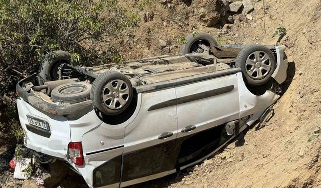 Hafif ticari araç uçuruma yuvarlandı: 1 ölü, 4 yaralı