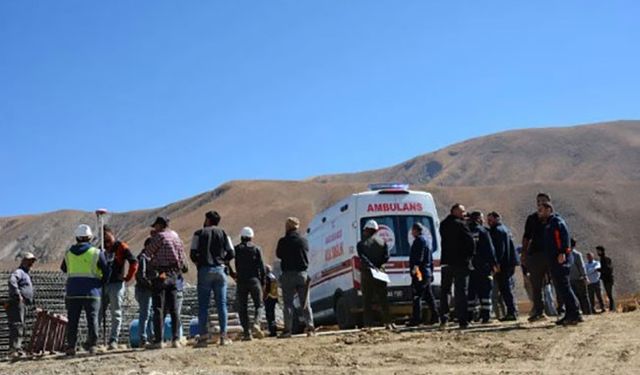 Hakkari’de beton dökümünde kalıp çöktü: 3 yaralı