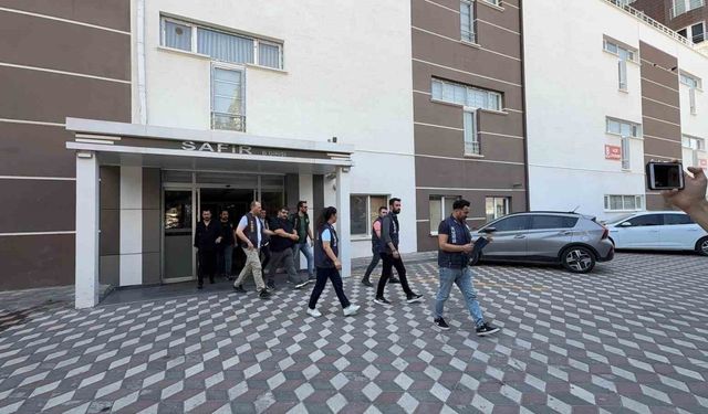 ’Halk arasında endişe korku ve panik oluşturmak’ suçundan tutuklandı