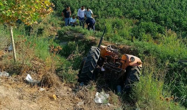 Hatay’da otomobille, traktör çarpıştı: 3 yaralı