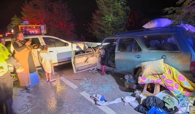 Karabük’te otomobiller çarpıştı: 2’si çocuk 6 yaralı