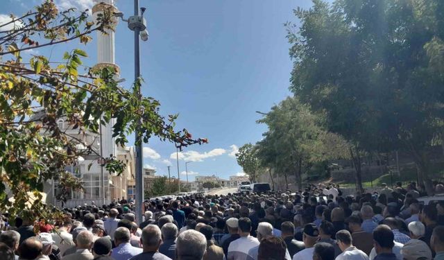 KKTC’de balkondan düşen Konyalı hemşirelik öğrencisi son yolculuğuna uğurlandı