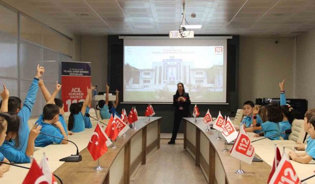 Miniklere "tek acil numara 112" anlatılıyor