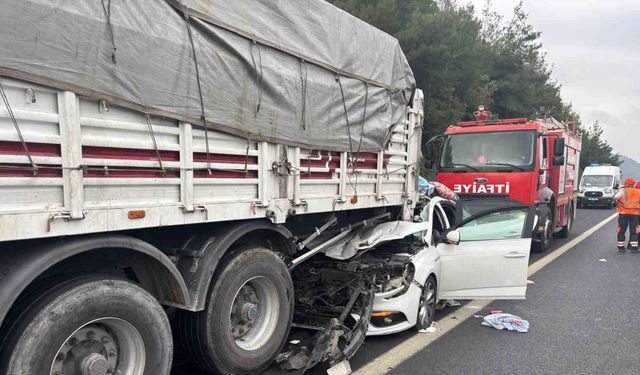 Osmaniye’de otomobil tıra arkadan çarptı: 4 ağır yaralı