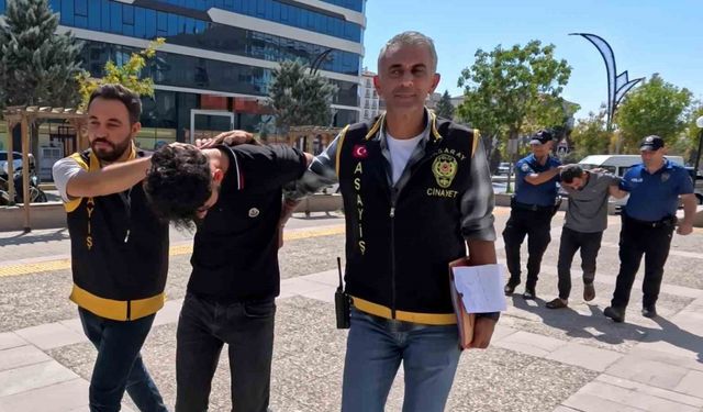 Polise sandalye ve bıçaklı saldırıda serbest kalan baba-oğul tutuklandı