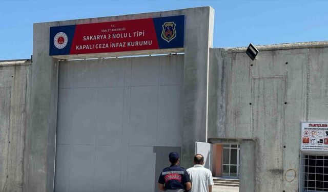 Suç rekortmenleri yakalandı: Yaşı kadar suç kaydının yanında 55 yıl hapis cezası varmış