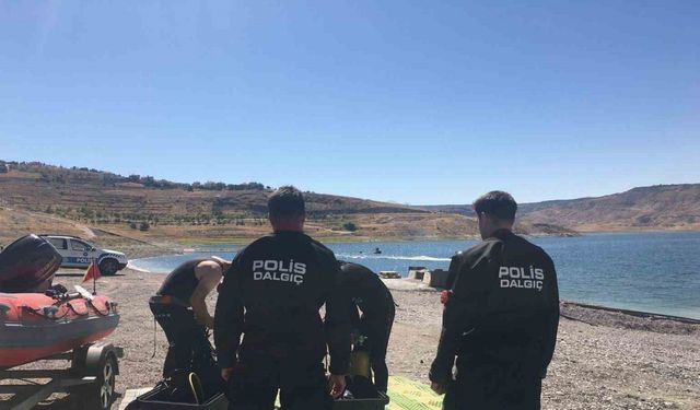 Tatbikat gereği barajda boğulan 2 şahıs polis ekipleri tarafından sudan çıkarıldı
