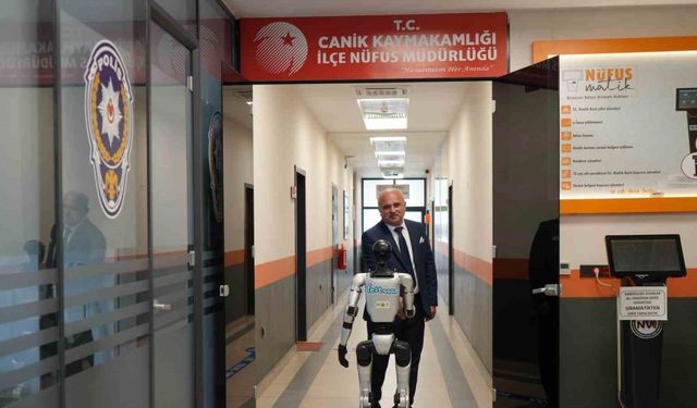 Türkiye’de bir ilk: İnsansı robot nüfusa kaydettirildi