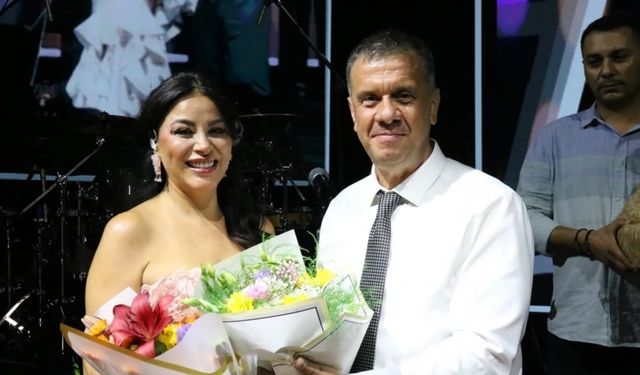 Ünlü sanatçı Zara’dan Yenipazarlılara türkü ziyafeti