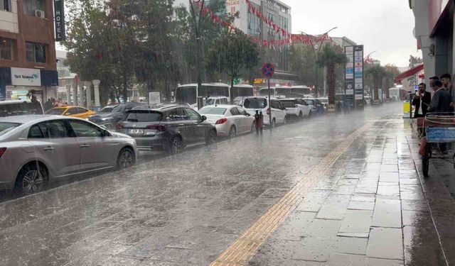 Van’da sağanak yağış