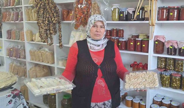 Yaptığı yöresel lezzetlerle hem evini geçindiriyor hem de kadınlara istihdam sağlıyor