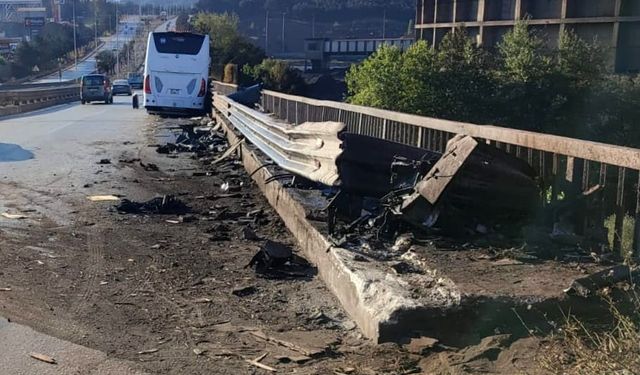 Yolcu otobüsü köprü bariyerlerine çarptı: 1 yaralı