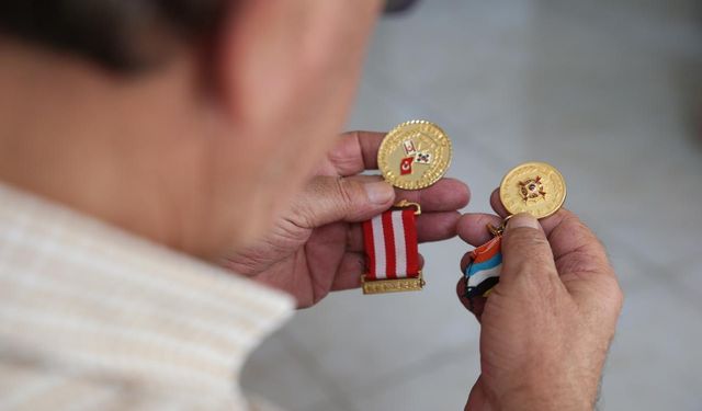 105 yaşında vefat eden Kore gazisinin yanından ayırmadığı madalyaları oğluna emanet