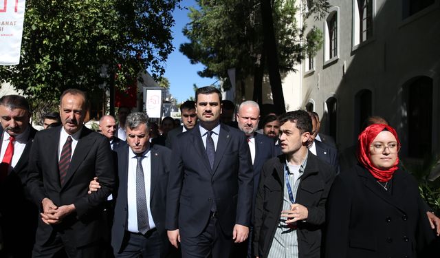 AK Parti Genel Sekreteri İnan, İzmir Kültür Yolu Festivali'ndeki sergileri gezdi: