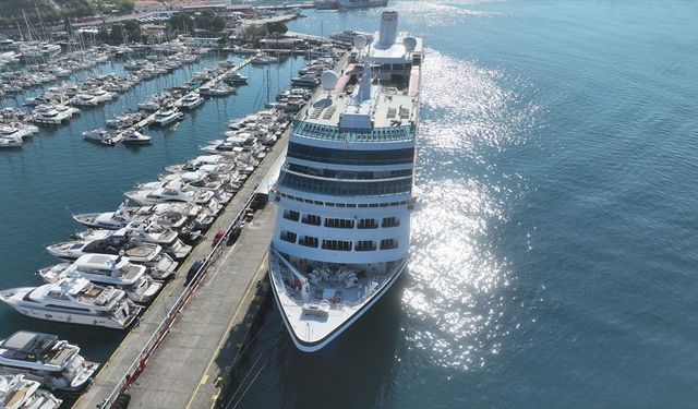 'Azamara Onward' kruvaziyeri Marmaris'e 650 turist getirdi