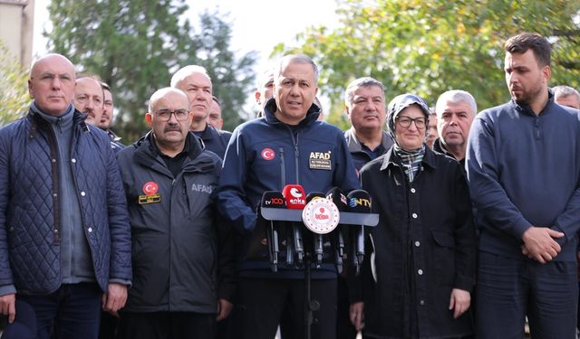 İçişleri Bakanı Yerlikaya, Sındırgı'daki depreme ilişkin açıklamalarda bulundu: