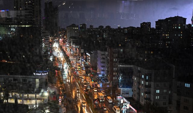 İstanbul'un bazı bölgelerinde sağanak etkili oluyor