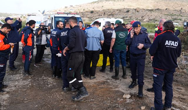 İzmir Foça'da selde kaybolan kişinin cansız bedenine ulaşıldı