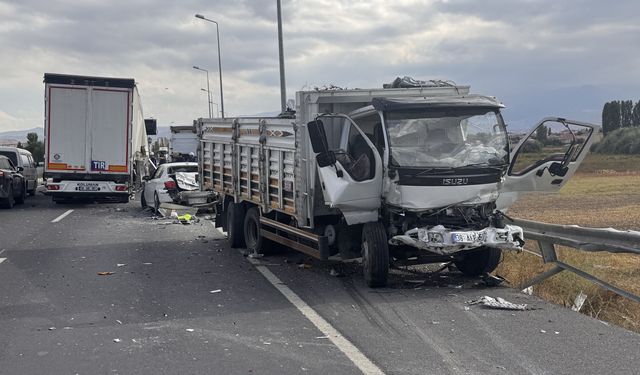 Kayseri'de zincirleme trafik kazasında 3 kişi yaralandı