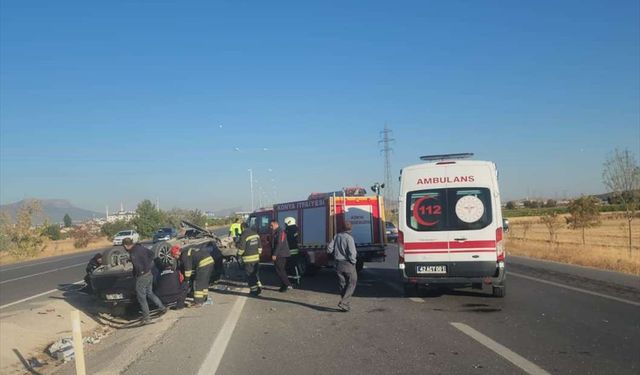 Konya'da devrilen otomobildeki 3 kişi yaralandı