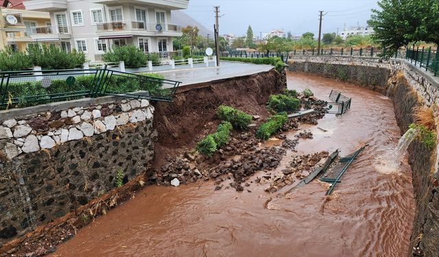 Muğla'da sağanak ve fırtına etkili oluyor
