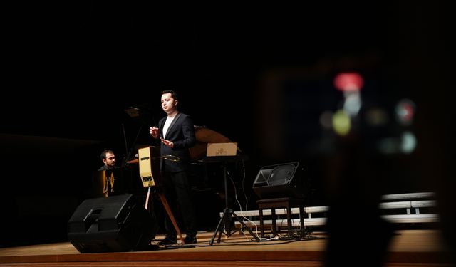 Rus müzisyen Theremin, dedesinin icadı temassız müzik aleti ile Çanakkale'de konser verdi