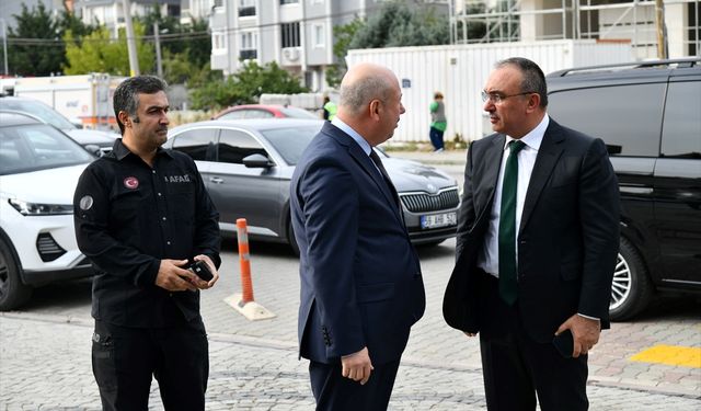 Tekirdağ Valisi Soytürk, depremin ardından Marmaraereğlisi'nde incelemelerde bulundu