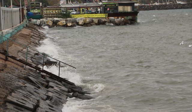 Tekirdağ'da poyraz deniz ulaşımında aksamalara neden oluyor