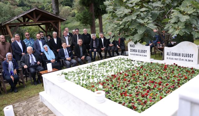 Trabzonspor Kulübünün kurucu başkanı Ali Osman Ulusoy mezarı başında anıldı